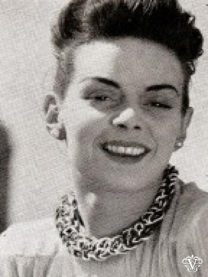 Easy to make- 2 1940s wartime necklaces crochet pattern