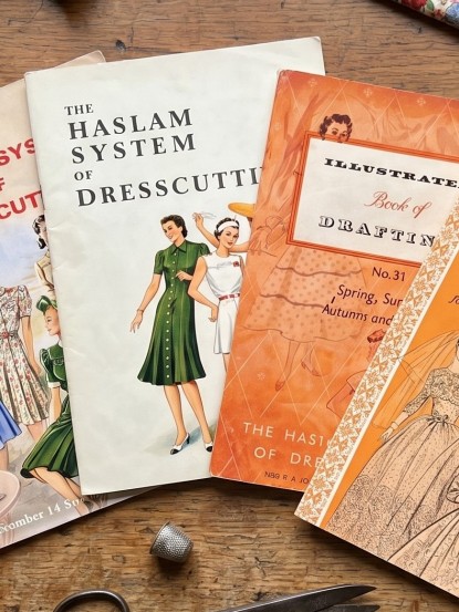 Explaining how to use the Haslam System of Dresscutting